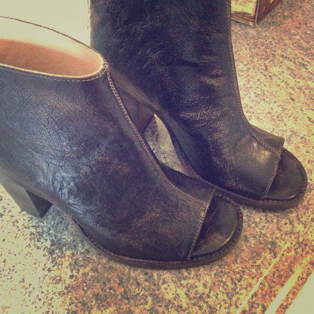 Bedstu Black Booties 8M